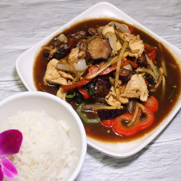 Chaba Thai's stir-fried chicken with eggplant, bell peppers, and onions, served with white rice.