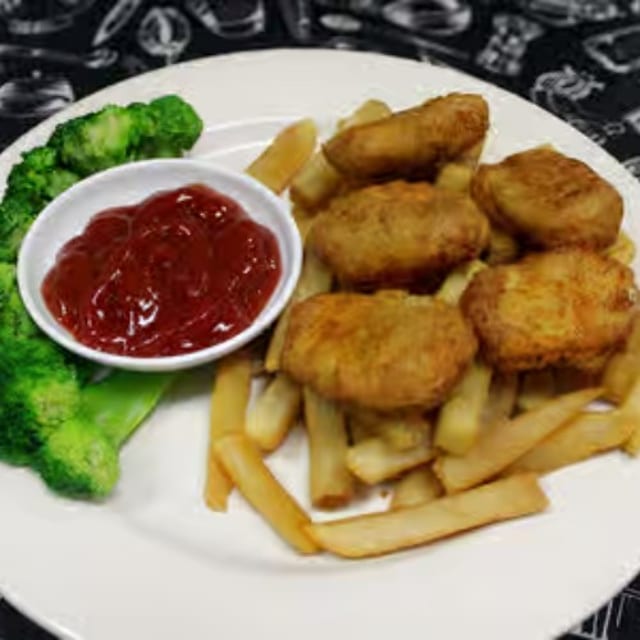 K1. Nugget and Fries with Broccoli and Ketchup.